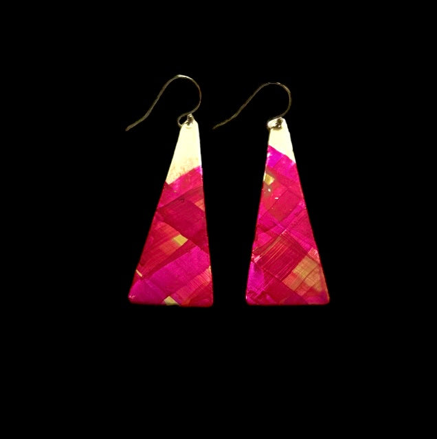 Crisscross earrings in pink